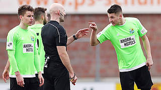 Fehlt seinem Verein noch zwei weitere Spiele: der Chmenitzer Daniel Frahn (r.) © imago/Picture Point