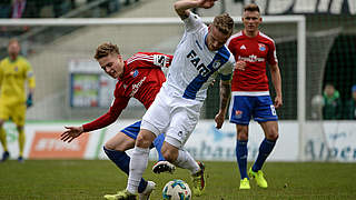 Zweikampf in Unterhaching: Die Spielvereinigung bietet Magdeburg die Stirn © imago/foto2press