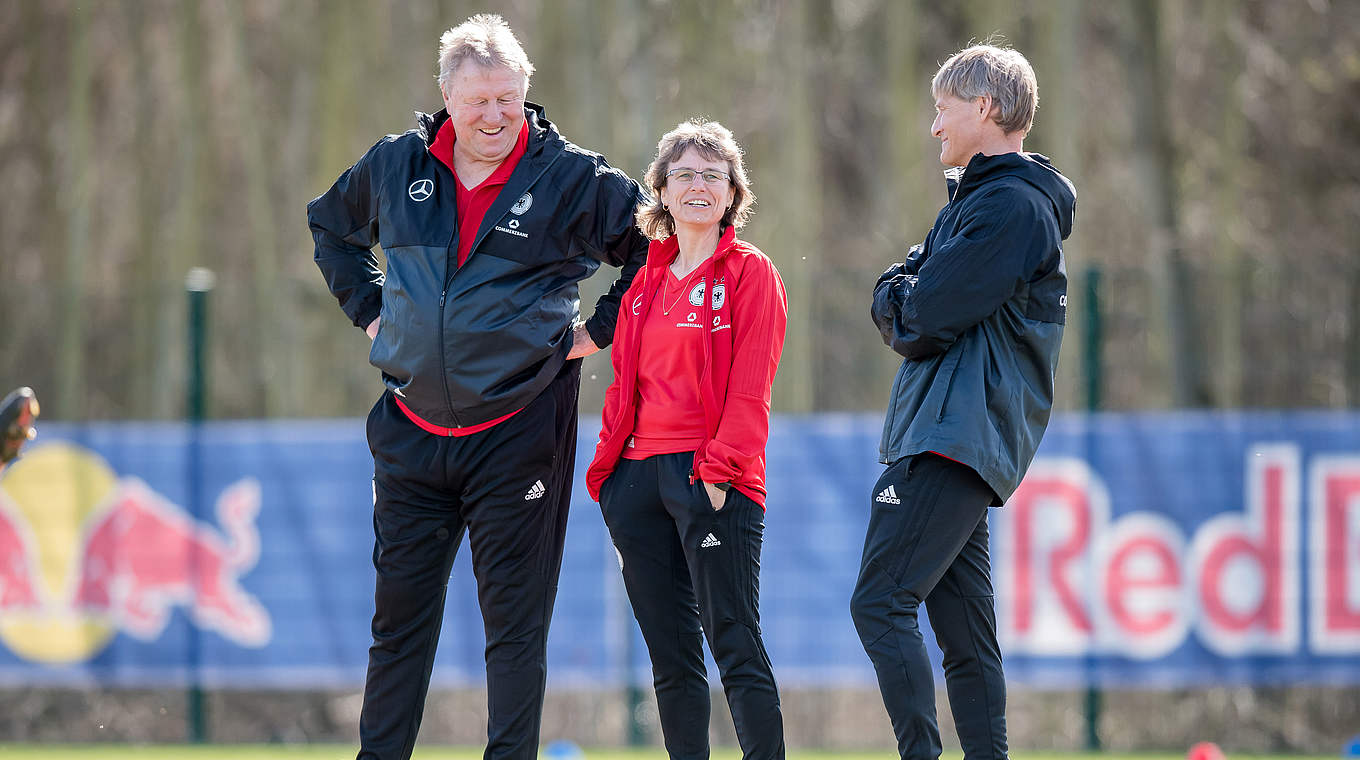 Im Team mit Horst Hrubesch (l.): Ballweg (M.) 2018 bei der Frauen-Nationalmannschaft © 2018 Getty Images