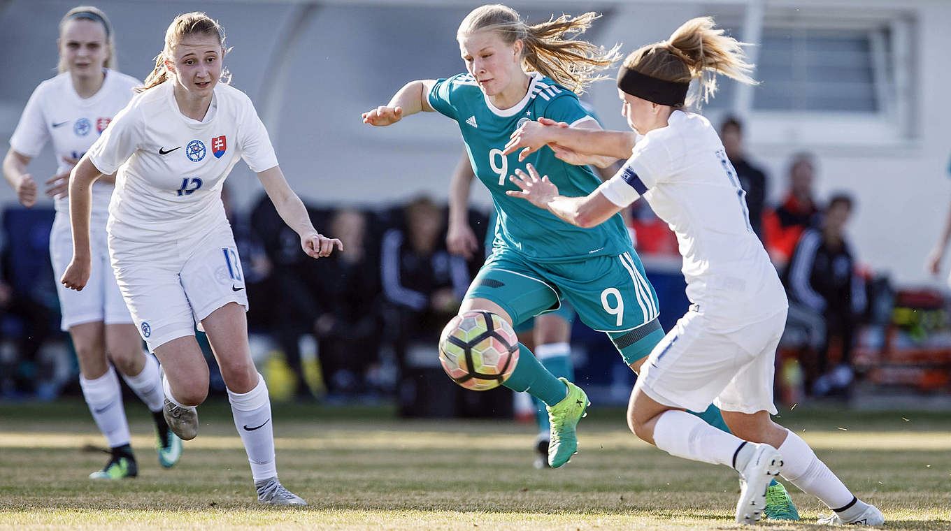 Stolze (2.v.r.): "Es macht unglaublich viel Spaß, auf diesem Niveau Fußball zu spielen" © 2018 Getty Images