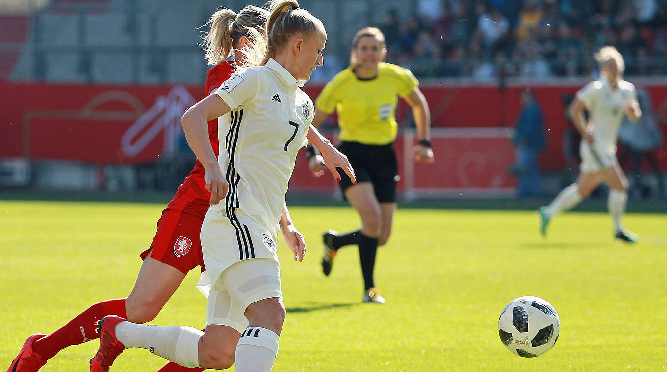 Entwischt: Lea Schüller (r.) auf dem Weg zum frühen 1:0 © 2018 Getty Images