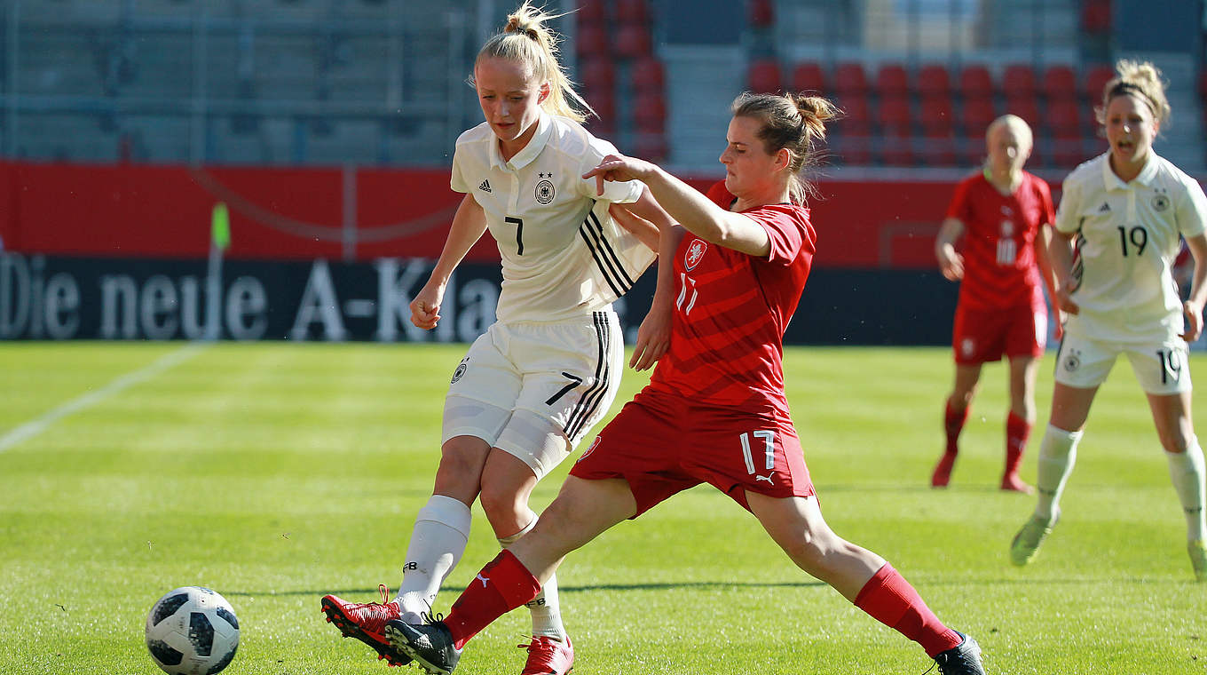 Mit vier Toren gegen Tschechien herausragend: Lea Schüller (l.) © 2018 Getty Images