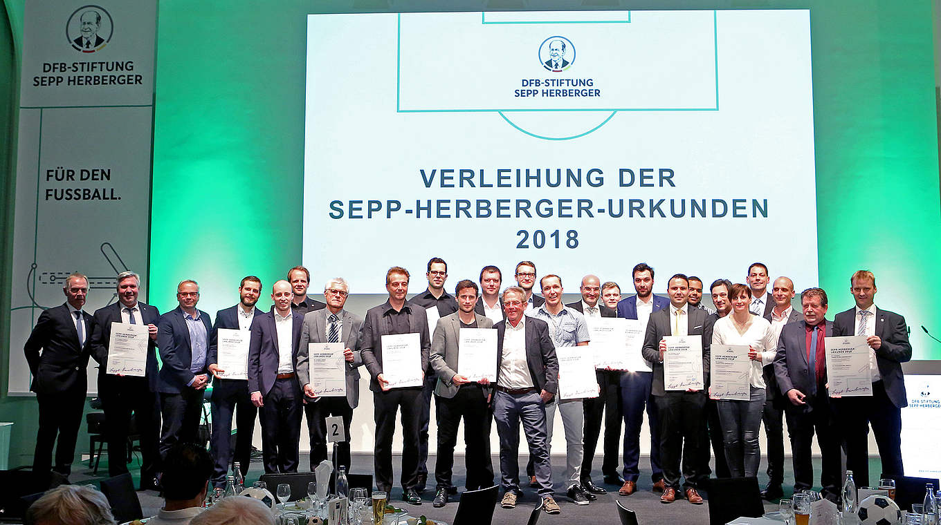 Verleihung der Sepp-Herberger-Urkunden: Das sind die Preisträger in fünf Kategorien © Carsten Kobow