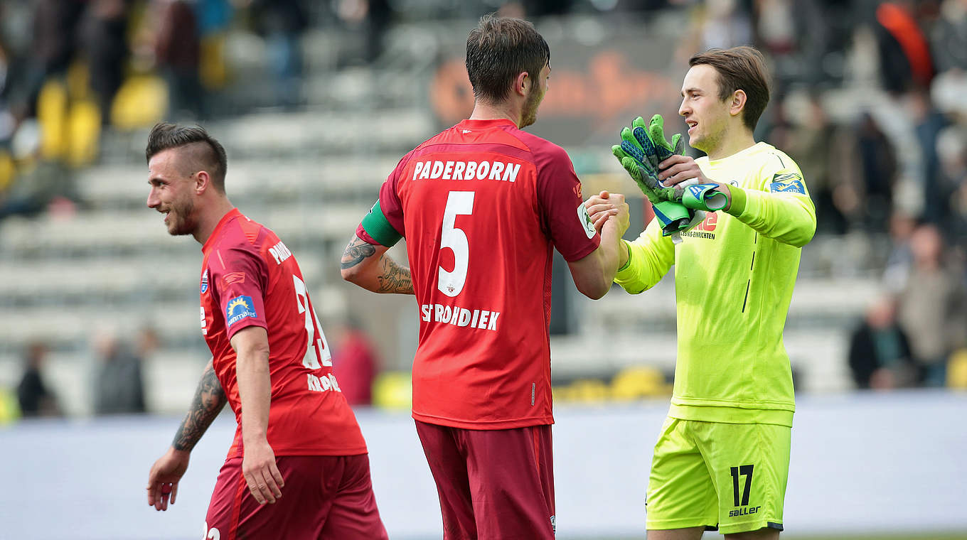 Nicht zu überwinden: Paderborns Defensive mit Torwart Zingerle (r.) © 2018 Getty Images