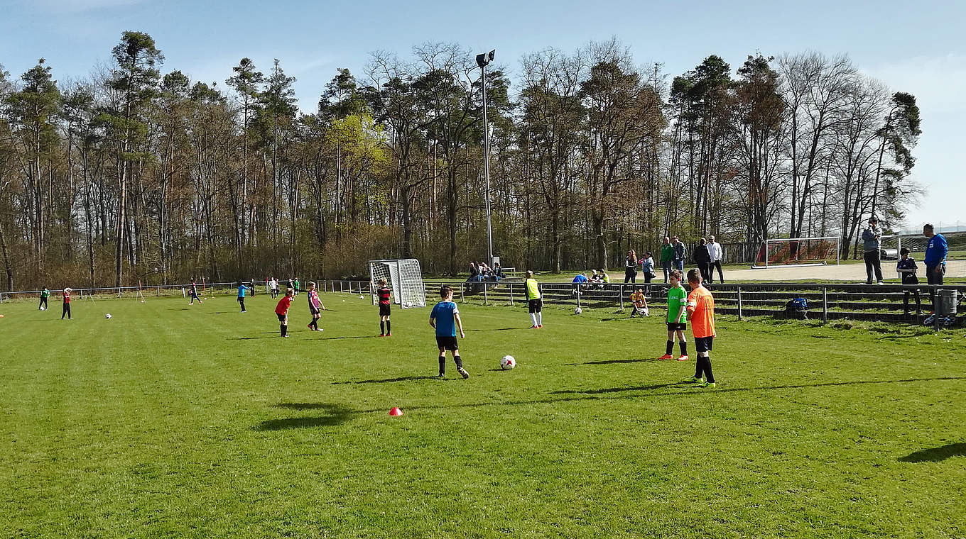 Spaß und Sonnenschein: Junge Fußballer können sich empfehlen © DFB
