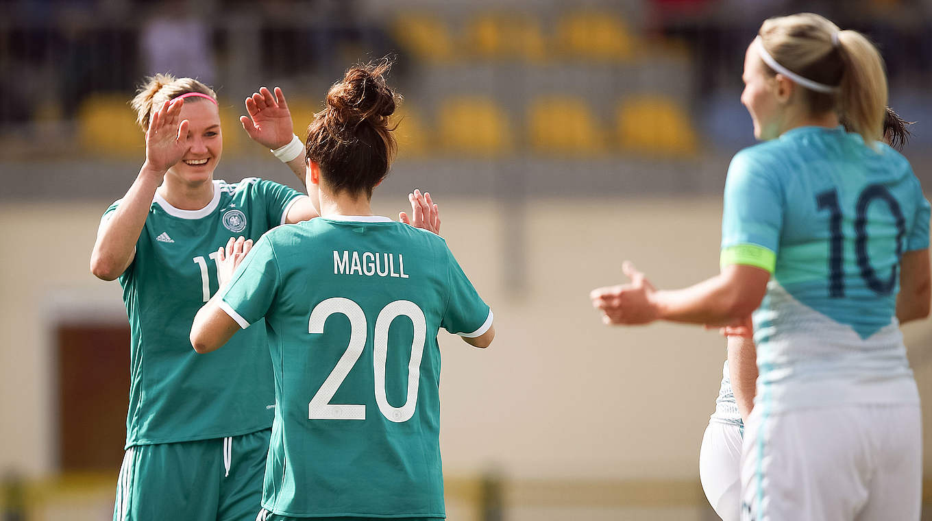 Mit 15 Punkten Tabellenführer der WM-Quali: die DFB-Frauen um Popp (l.) und Magull © 2018 Getty Images