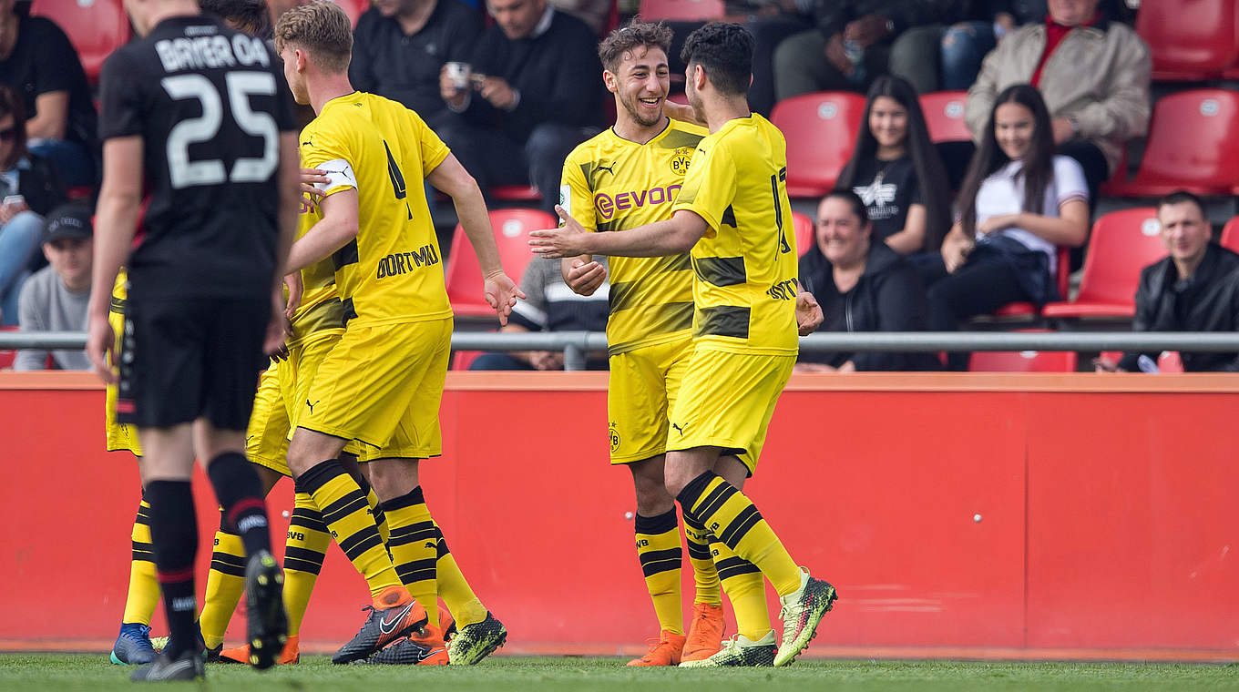 Jubel über den Sieg in Leverkusen: Dortmund festigt die Tabellenführung © 2018 Getty Images