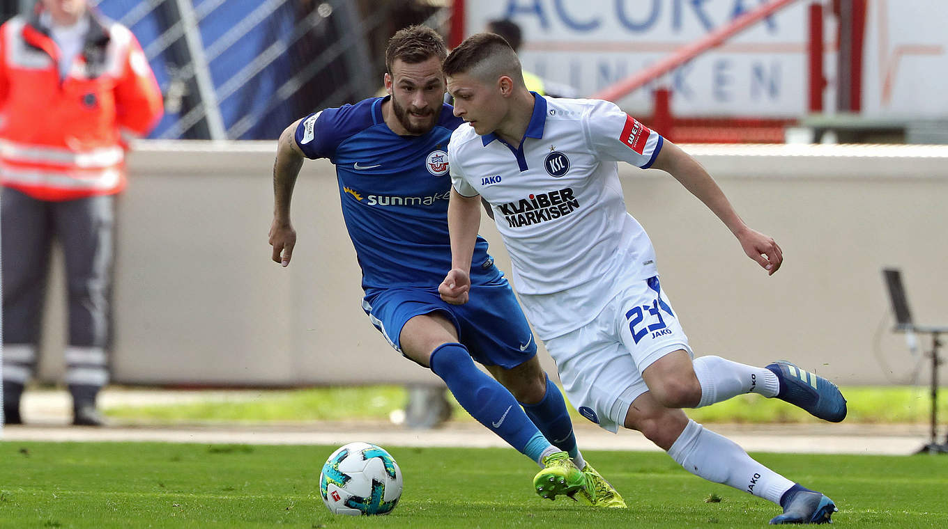 Hart umkämpft, keine Tore: Karlsruher SC gegen Hansa Rostock © 2018 Getty Images