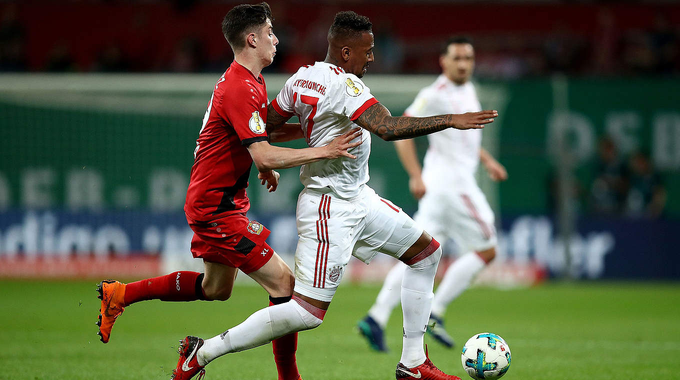 Zweikampf: Boateng (r.) hält Leverkusens Havertz auf Abstand © 2018 Getty Images