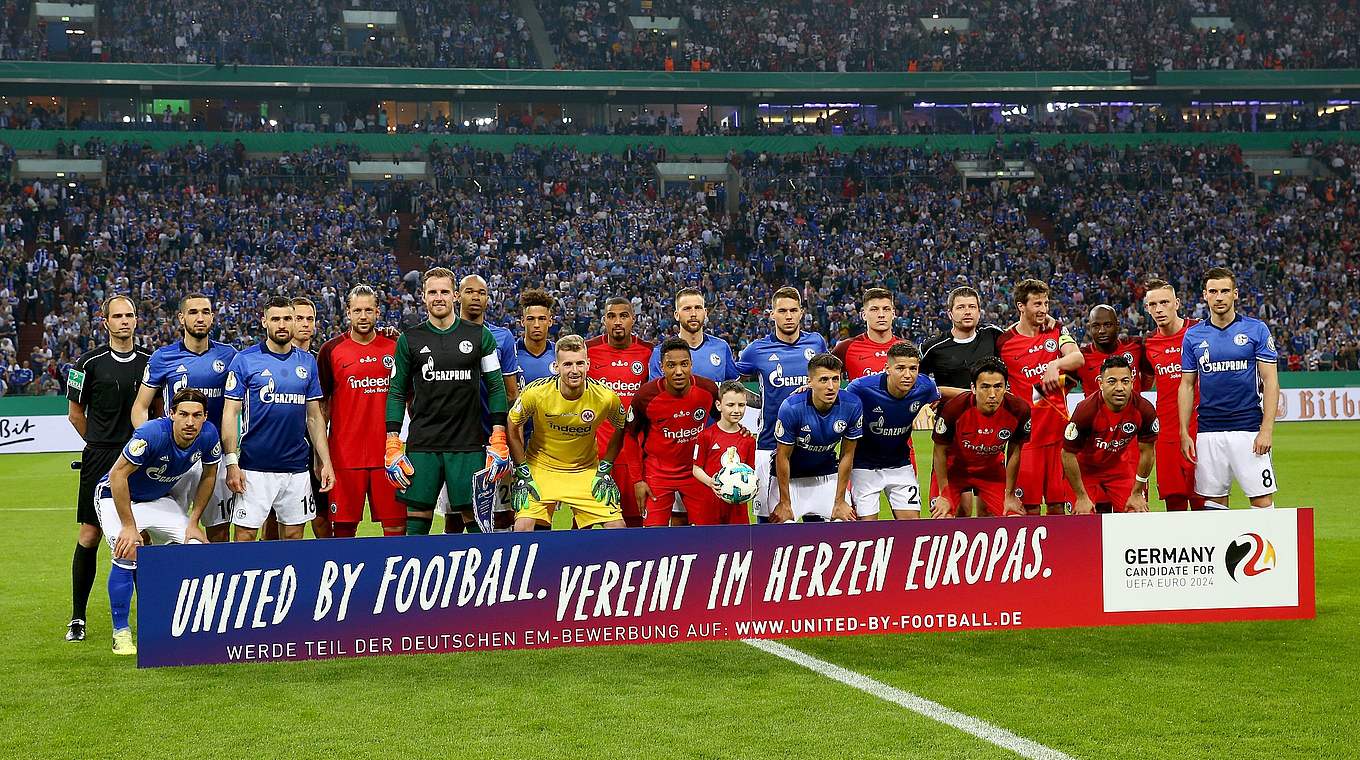 Schalke and Frankfurt players are #UnitedByFootball © 2018 Getty Images