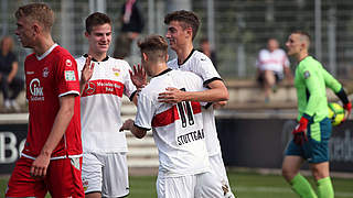 Hofft auf das nächste Erfolgserlebnis: die U 17 des VfB Stuttgart um Kevin Grimm (11) © imago/Sportfoto Rudel