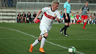 Trifft per Strafstoß zur Stuttgarter Führung: U 17-Nationalspieler Per Lockl © imago/Sportfoto Rudel