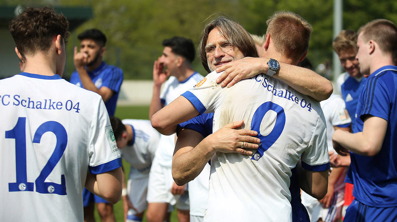 Den entscheidenden Schritt gemacht: Schalke sichert sich die West-Meisterschaft © 2018 Getty Images