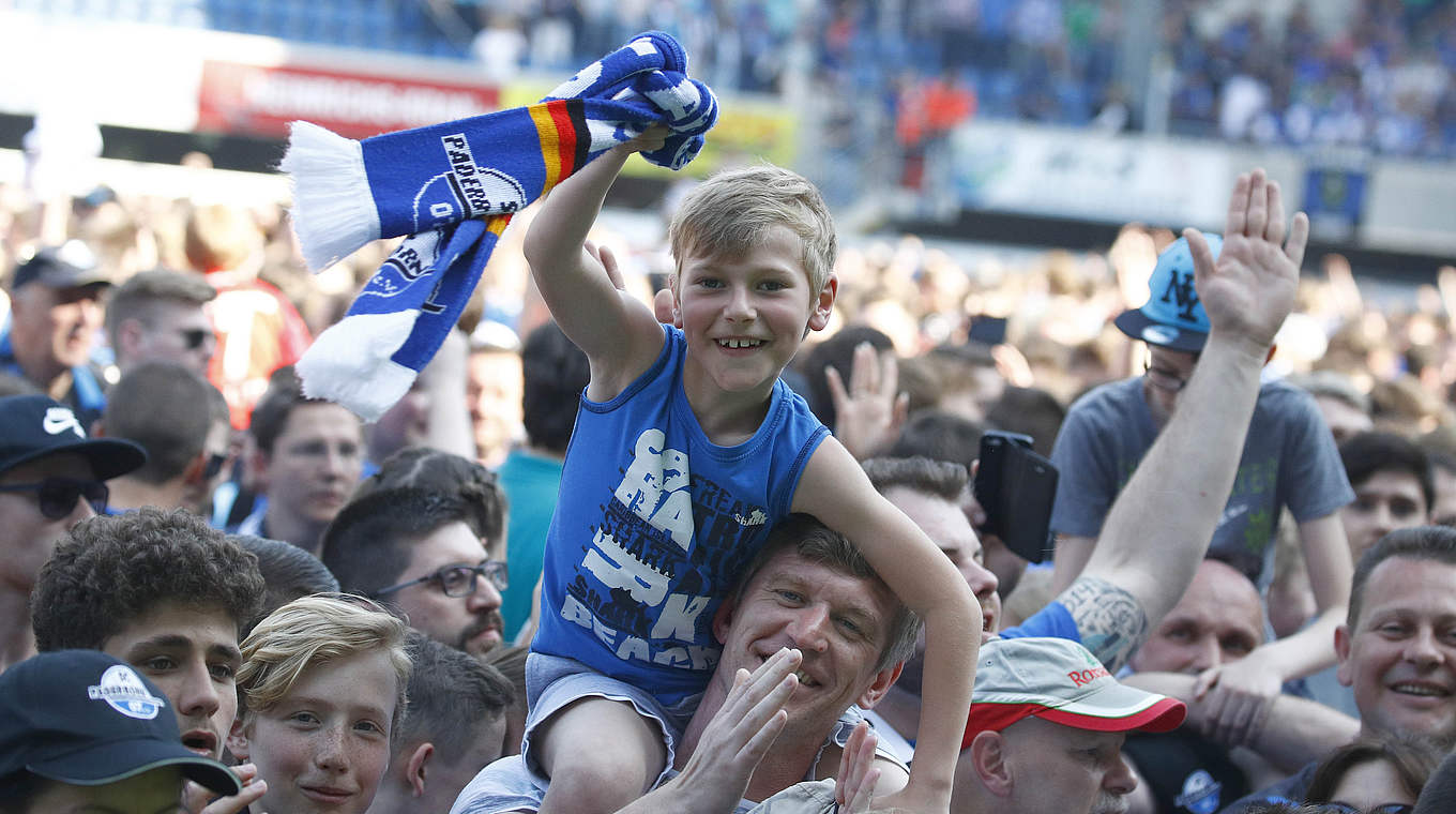 Groß und Klein freuen sich: der SCP ist wieder in der 2. Bundesliga © 2018 Getty Images