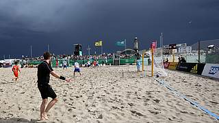 Pfeifen im Sand: Wie wird man eigentlich Beachsoccer-Schiedsrichter? © Getty Images