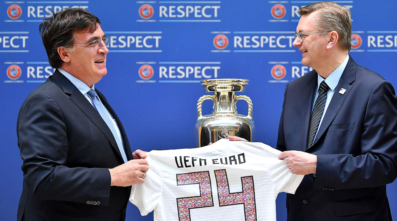 Grindel mit Theodoridis (l.): "Große Chance, europäischen Fußball weiterzuentwickeln" © 2018 UEFA