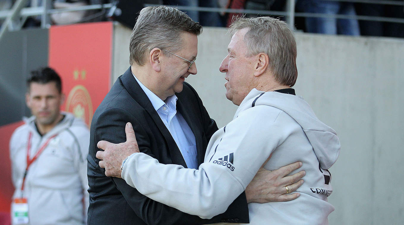 DFB President Reinhard Grindel (left): "My thanks must once again go to Horst Hrubesch" © 2018 Getty Images