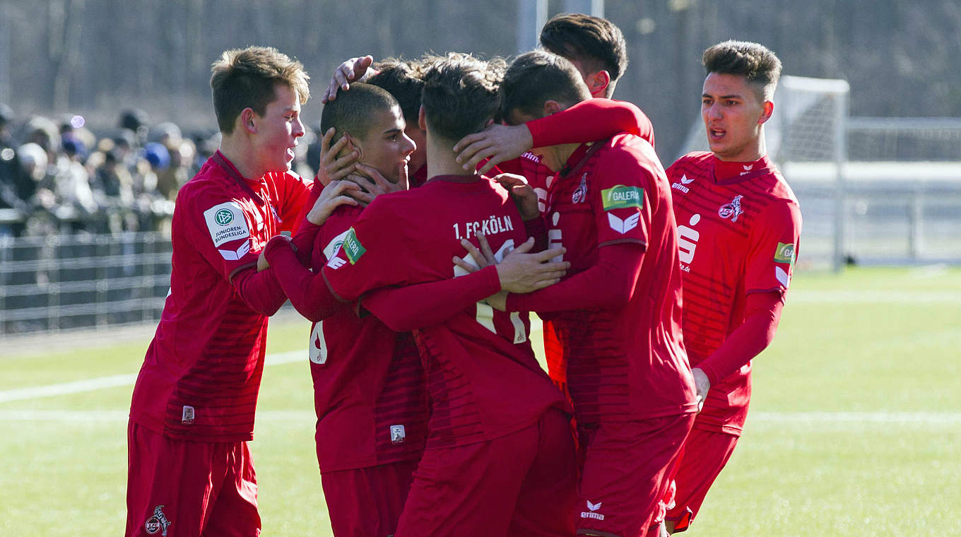 Erfolg gegen den Spitzenreiter: Jubel beim 1. FC Köln © imago/Eduard Bopp