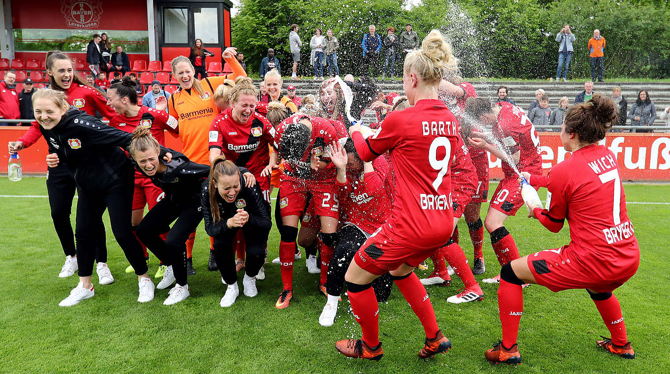Wieder erstklassig: Leverkusen feiert den Aufstieg in die Allianz Frauen-Bundesliga © 2018 Getty Images