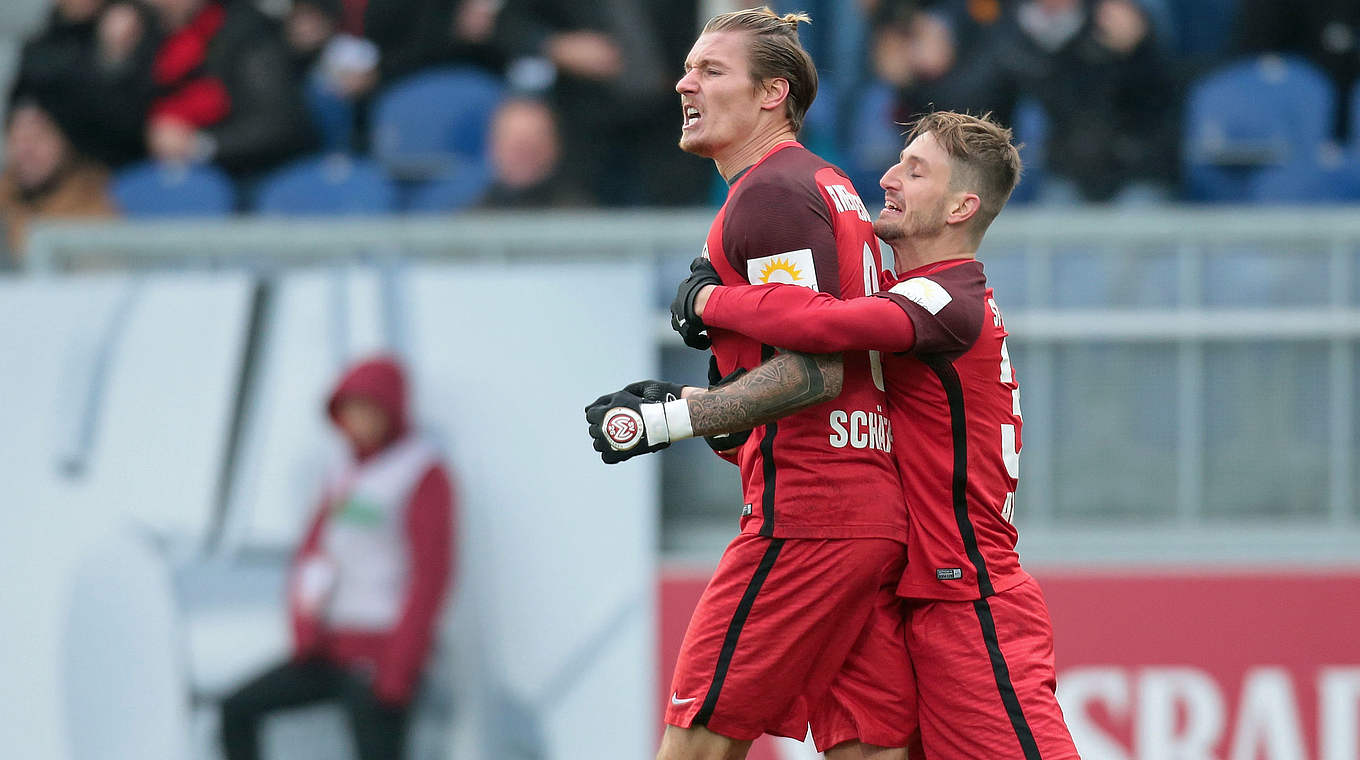 Hat schon sechsmal mindestens doppelt genetzt: SVWW-Torjäger Schäffler (l.) © 2017 Getty Images