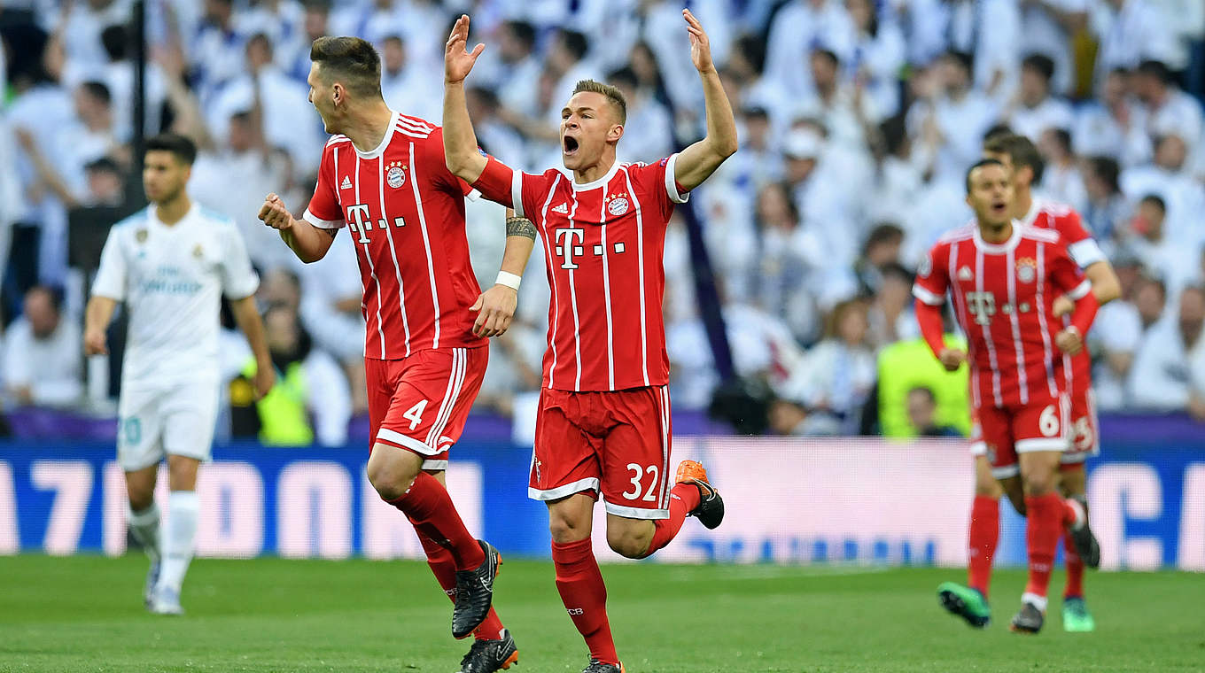 Bringt den FC Bayern früh in Führung: Joshua Kimmich (M.) © 2018 Getty Images