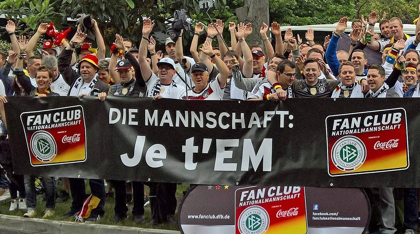 Kreative Fans: "Die Mannschaft - Je t’EM" lautete der Bannerspruch für die EURO 2016. © Fan Club Nationalmannschaft