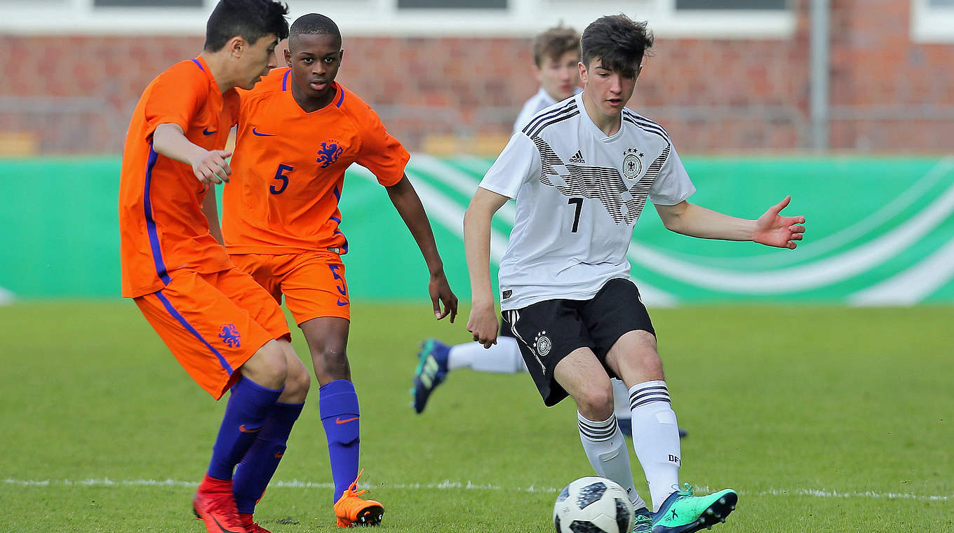 Knappe Niederlage gegen Oranje: Luca Barata (r.) und die deutsche U 15 © 2018 Getty Images