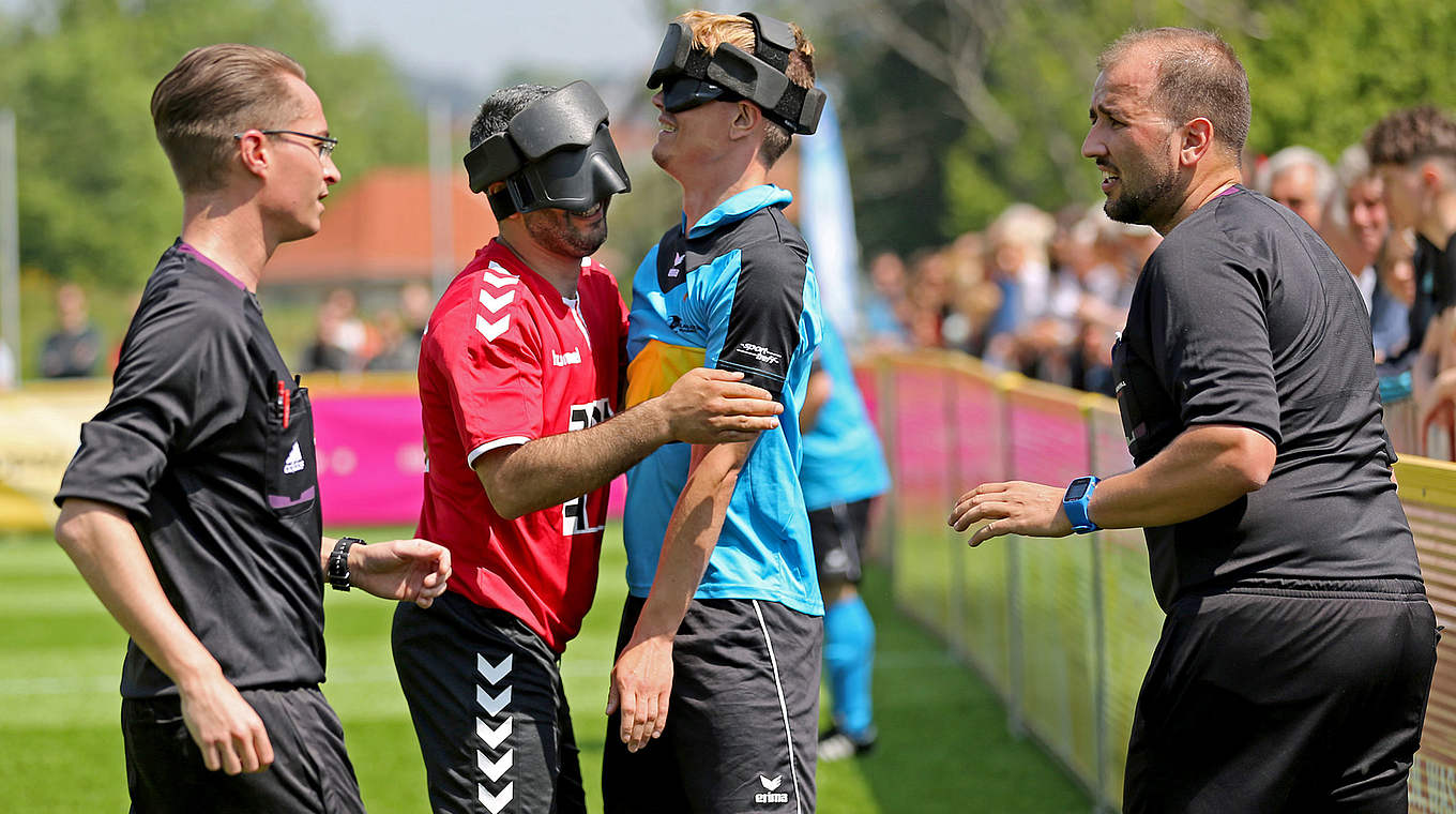 Spaß bei aller Rivalität: die Blindenfußball-Bundesliga © Carsten Kobow