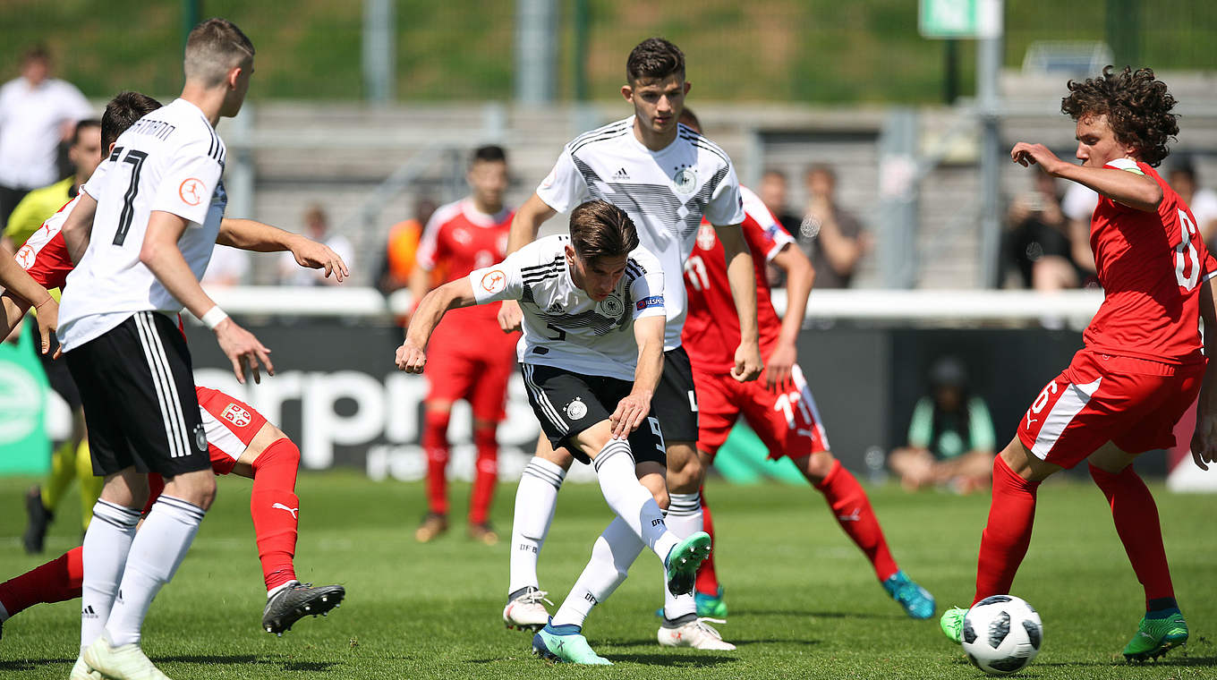 Umkämpftes Duell: Deutschland gegen Serbien © UEFA