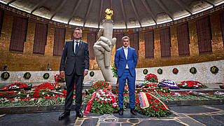 Grindel and Alaev remember the 30,000 who lost their lives together. © 2018 Getty Images