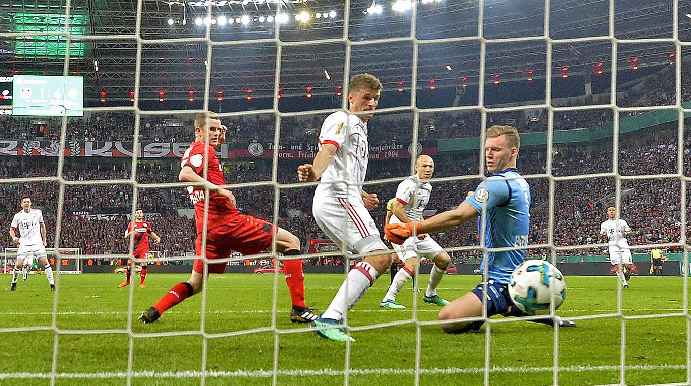 Müller netting one of his three goals in the DFB-Pokal semi-final in April © imago/MIS