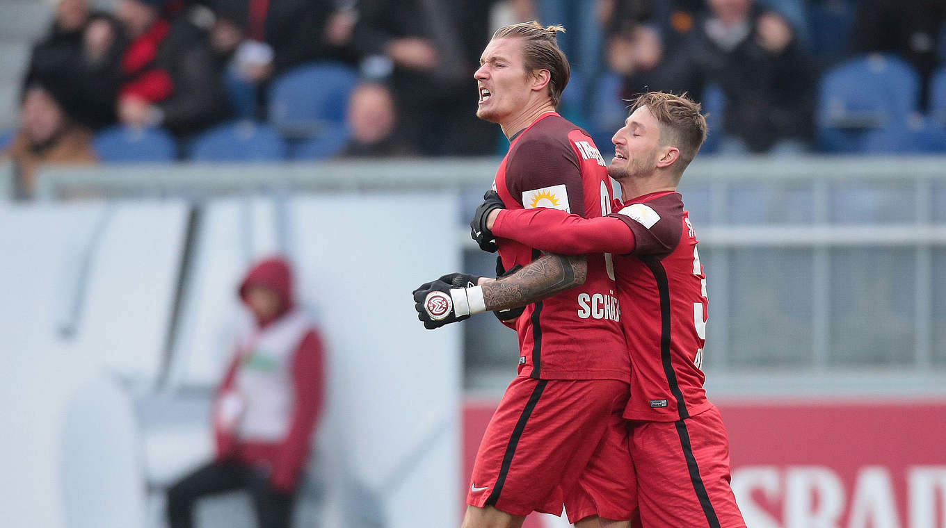 Schäffler (l.): "Wir wissen, wie schwer es in der 3. Liga ist" © 2017 Getty Images