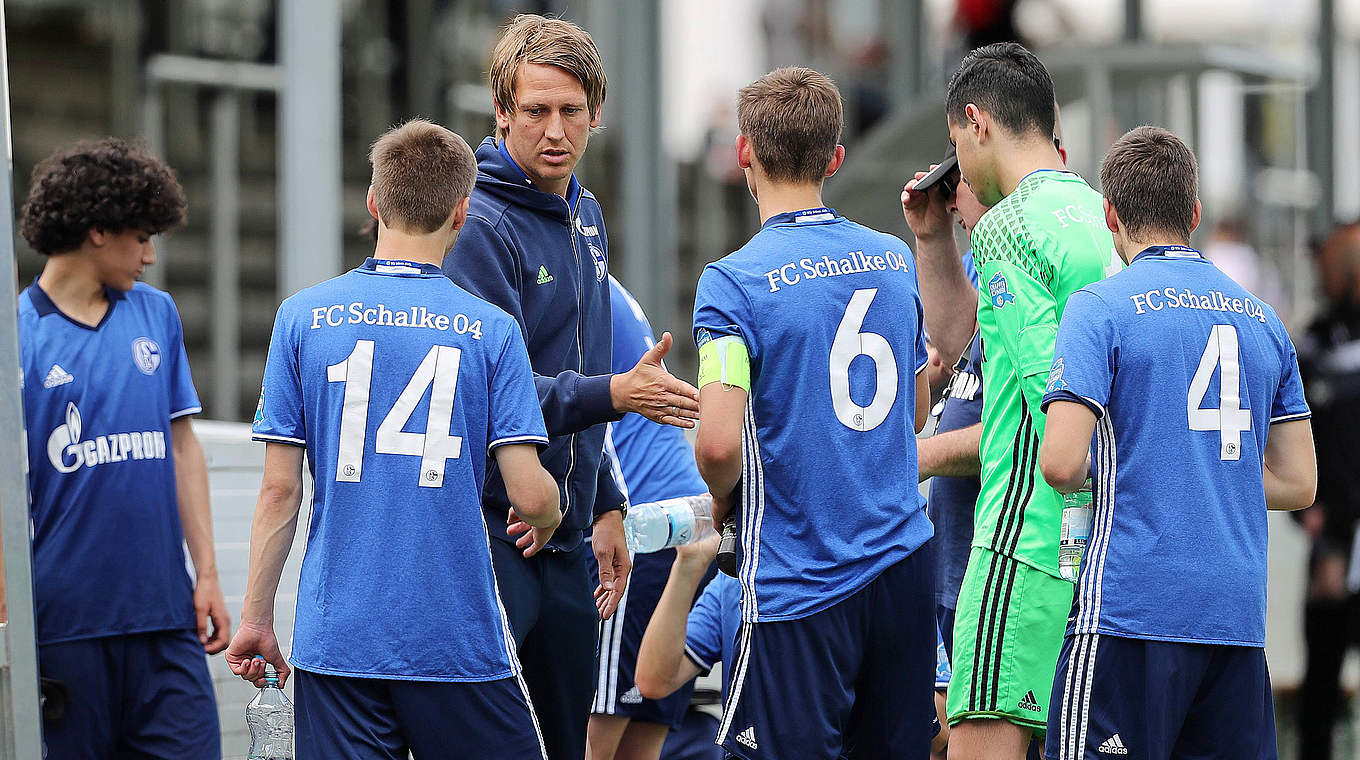 Holt nur einen Punkt bei der SG Unterrath: Coach Frank Fahrenhorst mit Schalke 04 © imago/Reinhold Becher