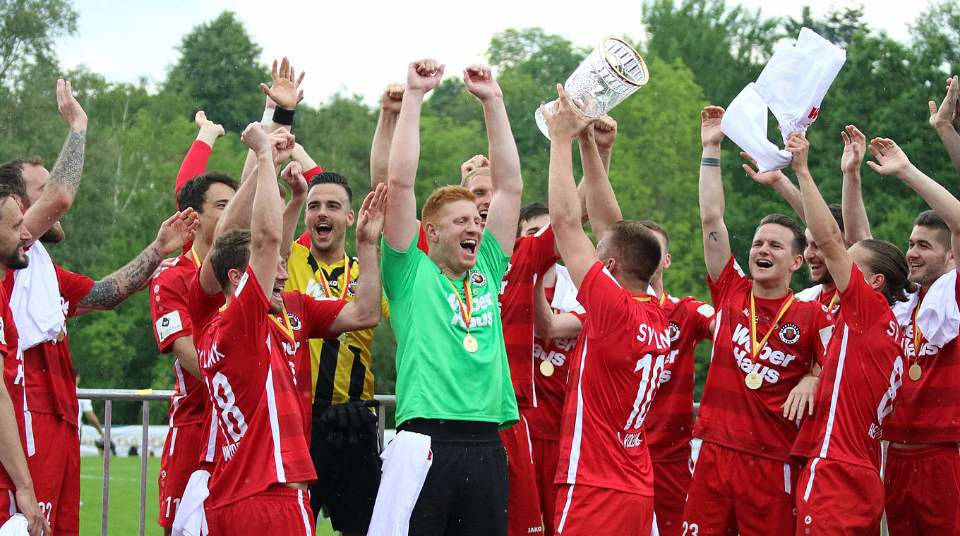 Großer Jubel: Der SV Linx qualifiziert sich zum zweiten Mal für den DFB-Pokal © imago/Eibner