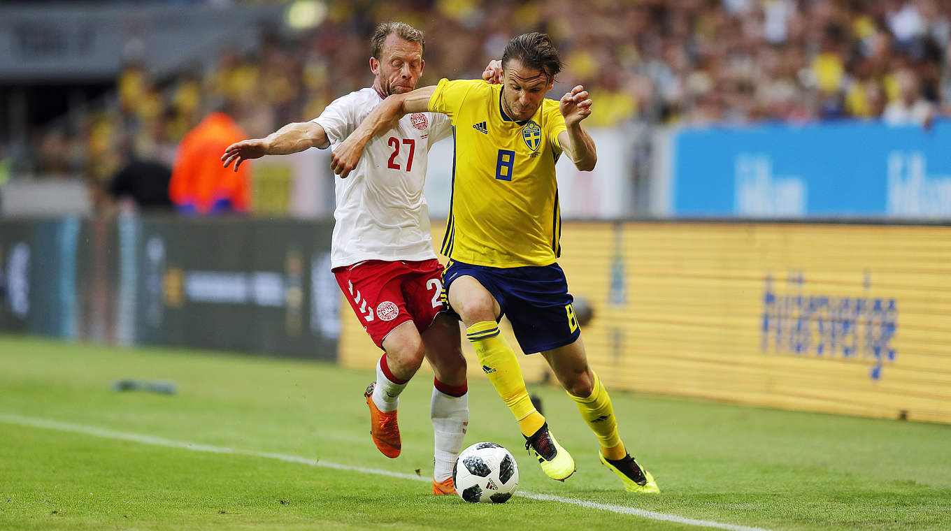 Wird in der Halbzeit ausgewechselt: der Hamburger Albin Ekdal (r.) © 2018 Getty Images