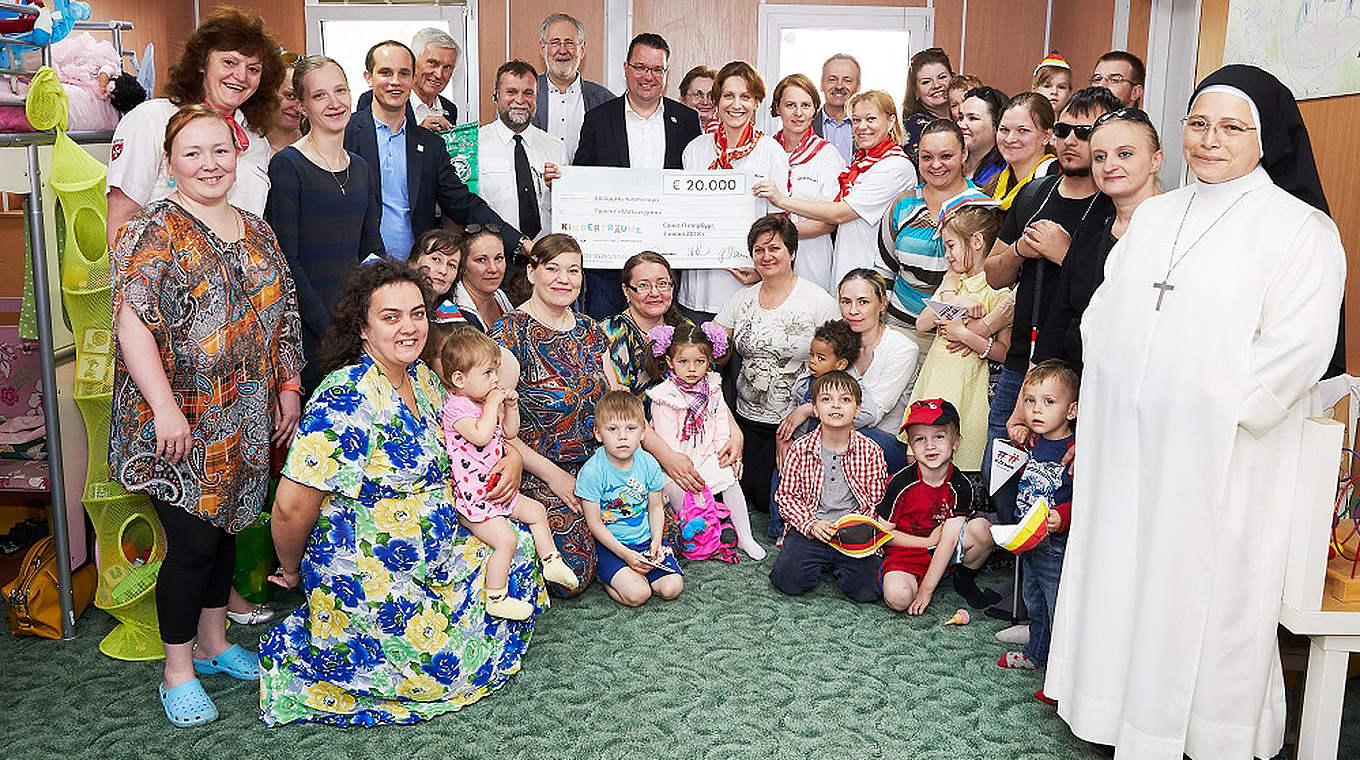 20.000 Euro Spende: beim Besuch im Mutter-Kind-Heim der Malteser in St. Petersburg © 2018 Getty Images