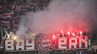 Unter anderem in Hannover Pyrotechnik abgebrannt: Bayern-Anhänger © AFP/GettyImages