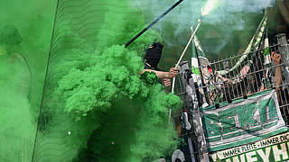 Mit Pyrotechnik im Block: Anhänger von Werder Bremen © 2018 Getty Images