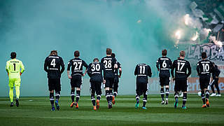 Pyrotechnik gezündet: Anhänger von Borussia Mönchengladbach © 2018 Getty Images