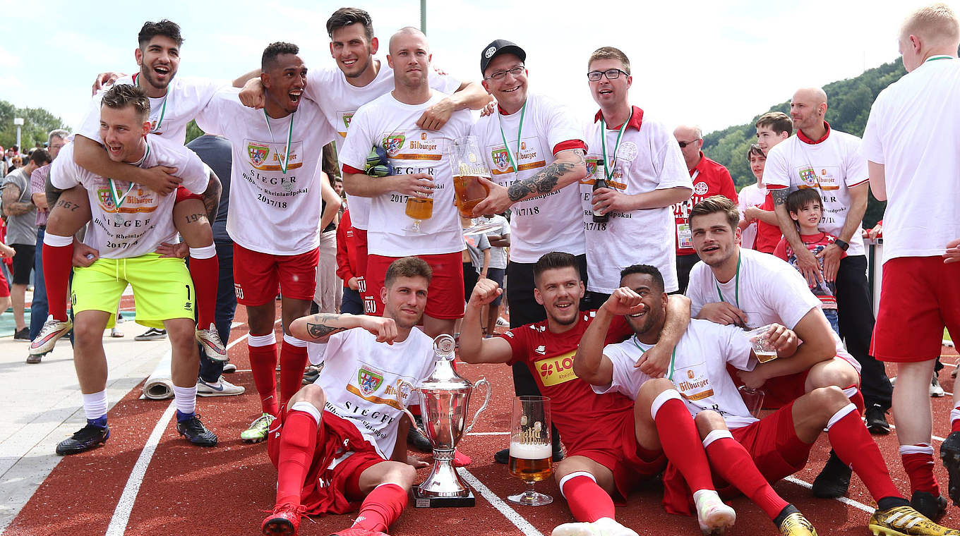 Grenzenloser Jubel: Rot-Weiss Koblenz qualifiziert sich für den DFB-Pokal © imago