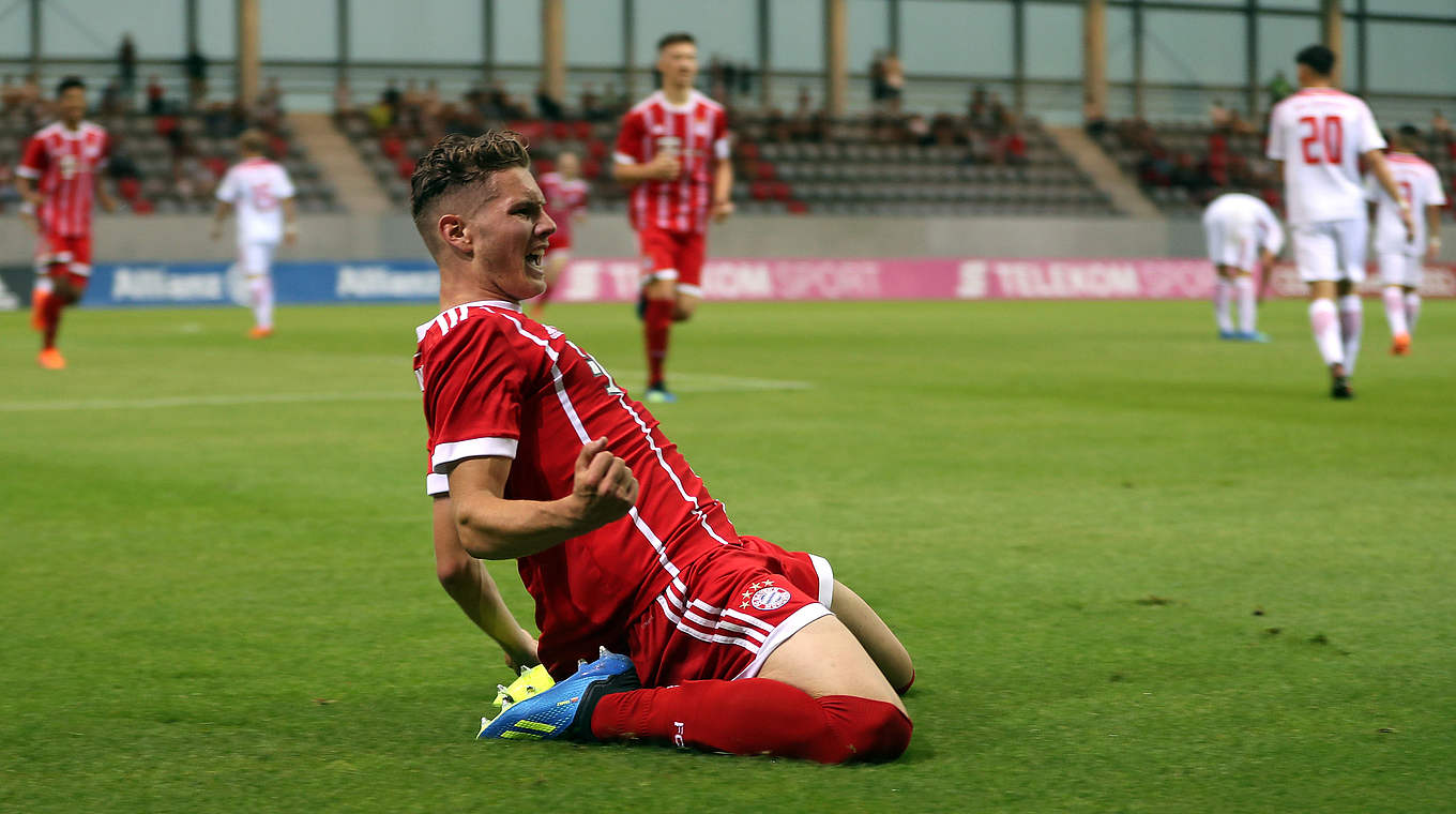Schießt die U 17 des FC Bayern per Doppelpack zum Sieg: Jahn Herrmann (M.) © 2018 Getty Images