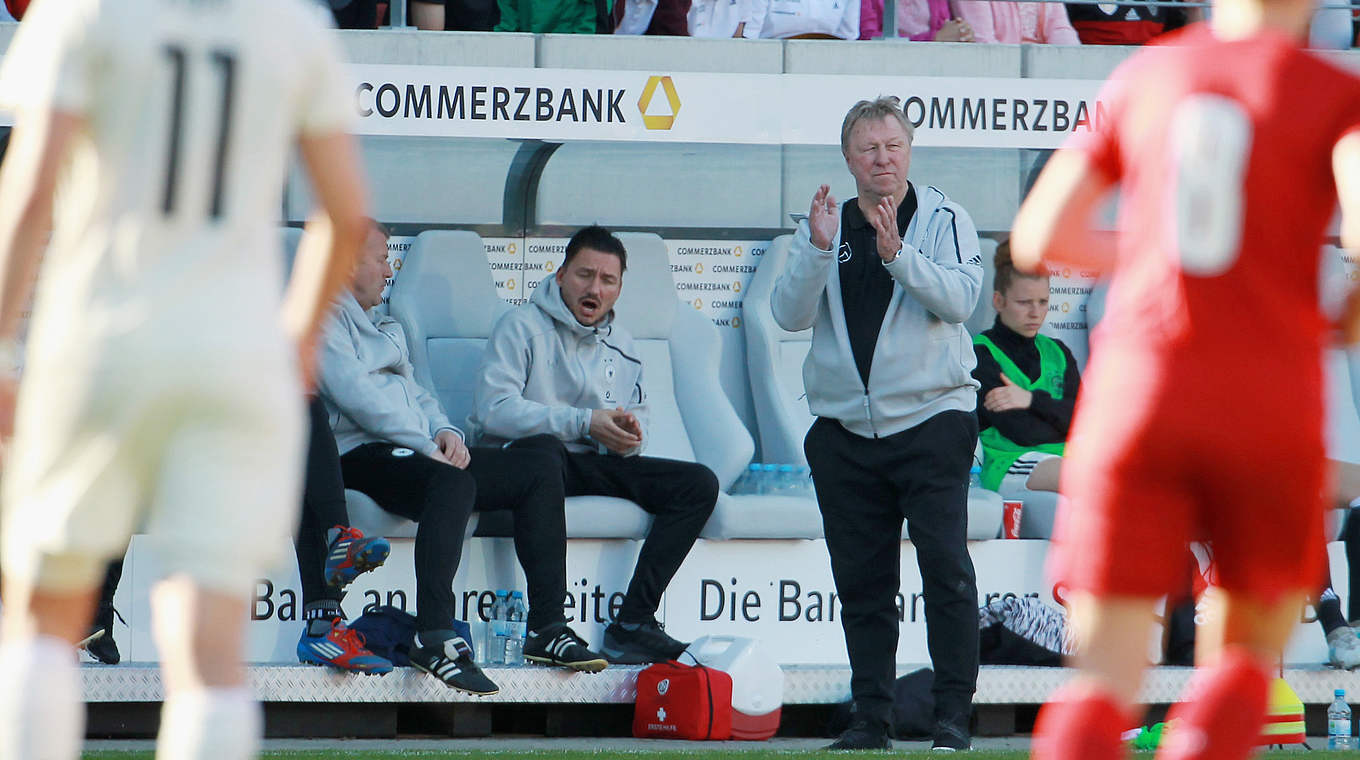 Zwei Spiele, zwei Siege: Interims-Bundestrainer Horst Hrubesch (3.v.r.) © 2018 Getty Images