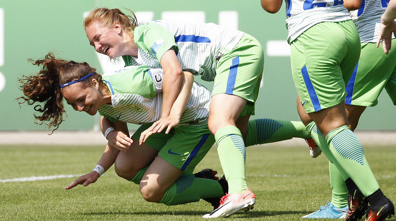 Umwerfende Freude: Wolfsburg holt erstmals die B-Juniorinnen-Meisterschaft © 2018 Getty Images