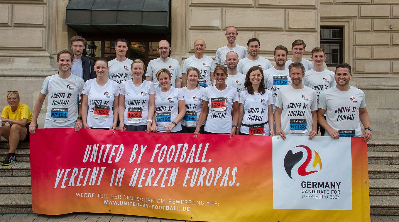 Die Laufgruppe des DFB im Zeichen der EURO-Bewerbung  © DFB