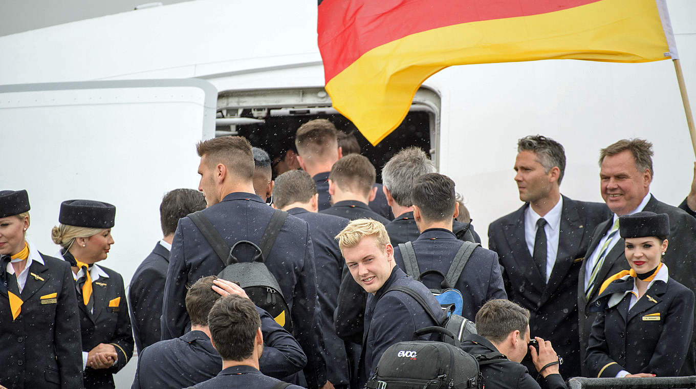 Sehen Sie weitere Bilder der Abreise des DFB-Teams in Bildern © 2018 Getty Images