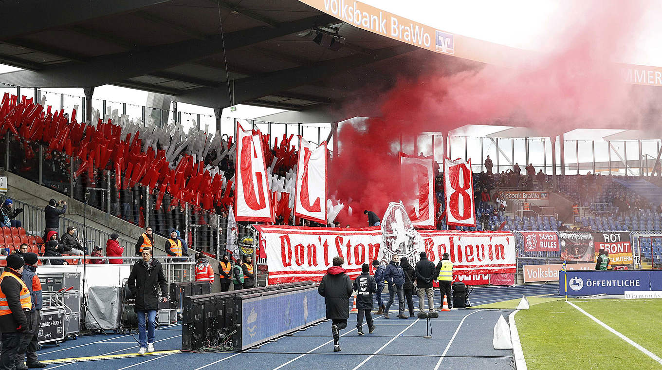 Muss wegen Fehlverhaltens der Anhänger zahlen: der 1. FC Kaiserslautern © 2018 Getty Images