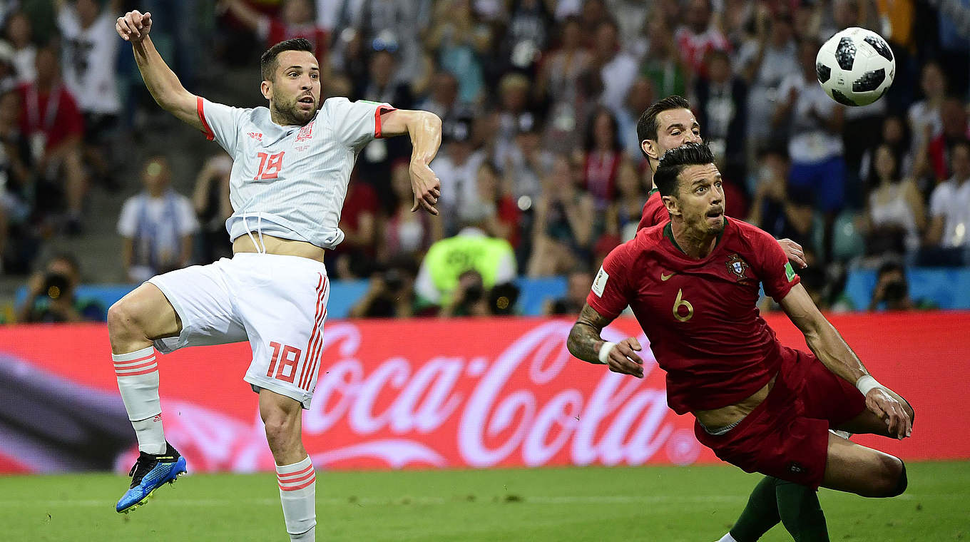 Verpasst die 2:1-Führung für Spanien knapp: Jordi Alba (l.) © AFP/GettyImages