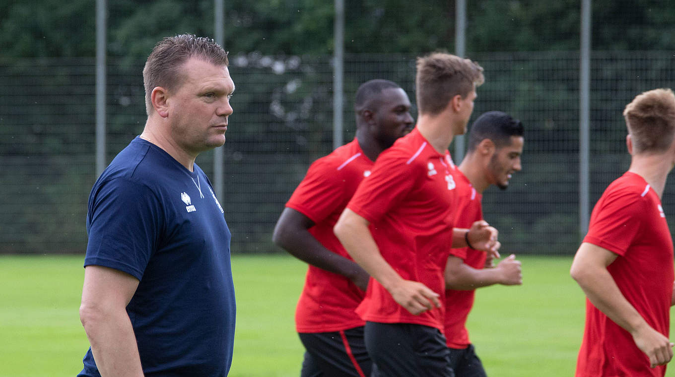 Abgänge: Fortuna-Trainer Koschinat (l.) muss einige seiner Leistungsträger ersetzen © imago/Eduard Bopp