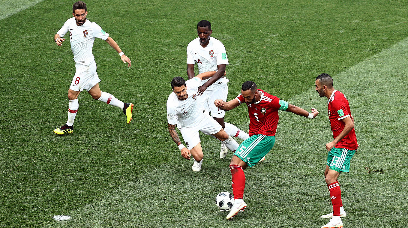Benatia and Morocco fight hard to fail to find a way through. © 2018 Getty Images