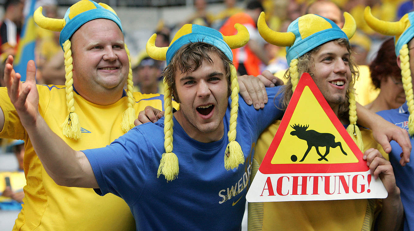 ... und die schwedischen Fans © 2006 AFP